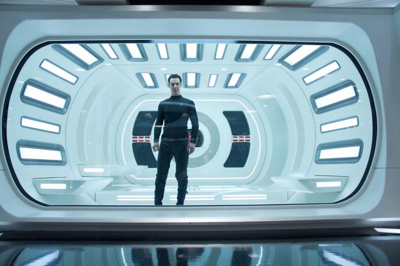 Benedict Cumberbatch, imprigionato nella cella di vero dell'Enterprise, in Star Trek Into Darkness