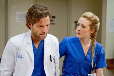 Monday Mornings: Jamie Bamber in una scena della serie