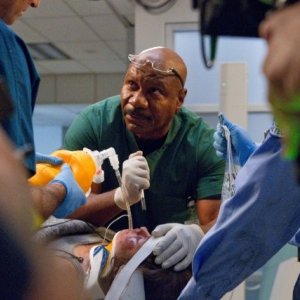 Monday Mornings: Ving Rhames in un momento della serie