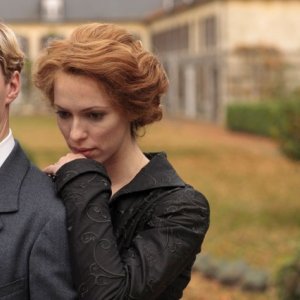 Benedict Cumberbatch e Rebecca Hall in un'immagine promozionale di Parade's End