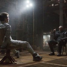 Oblivion Tom Cruise Legato Su Una Sedia Di Fronte A Morgan Freeman 262550