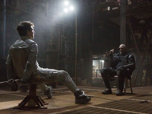 Oblivion: Tom Cruise tied to a chair in front of Morgan Freeman