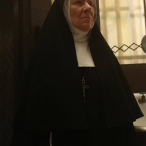 American Horror Story, seconda stagione: Barbara Tarbuck nell'episodio Spilt Milk