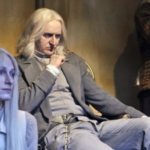 Defiance:  Tony Curran e Jaime Murray in una scena del pilot della serie