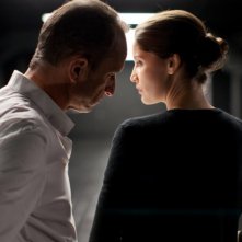 Laetitia Casta con Benoît Poelvoorde nel film Une histoire d'amour