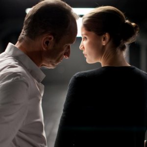 Laetitia Casta con Benoît Poelvoorde nel film Une histoire d'amour
