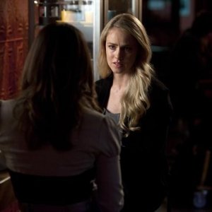 Pretty Little Liars: Amanda Schull nell'episodio Mona-Mania