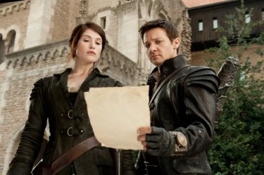 Gemma Arterton e Jeremy Renner impegnati nella caccia alle streghe in Hansel and Gretel: Witch Hunters