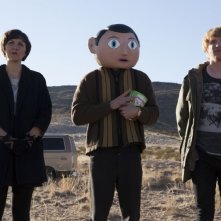 Maggie Gyllenhaal, Michael Fassbender e Domhnall Gleeson nella prima immagine di Frank