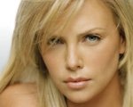 Charlize Theron nell'adattamento di Vizio di forma?
