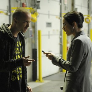 Breaking Bad: Aaron Paul e Laura Fraser in una scena dell'episodio Fifty-One