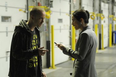 Breaking Bad: Aaron Paul e Laura Fraser in una scena dell'episodio Fifty-One