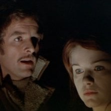 La notte dei diavoli: Gianni Garko con Agostina Belli in una scena del film