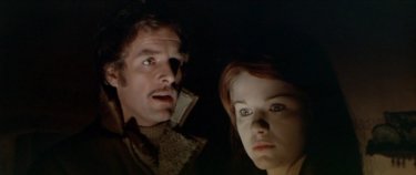 La notte dei diavoli: Gianni Garko con Agostina Belli in una scena del film