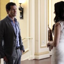 Revenge: Dylan Walsh  e Madeleine Stowe nell'episodio Collusion della seconda stagione della serie