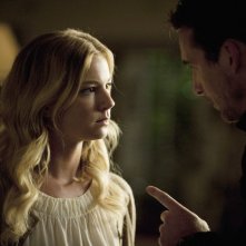 Revenge Emily Vancamp E Barry Sloane Nell Episodio Confidence Della Seconda Stagione Della Serie 263083