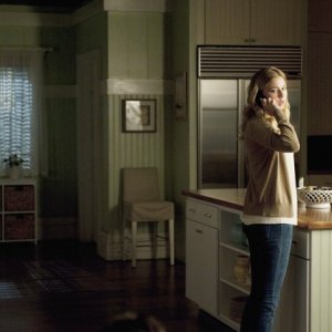 Revenge: Emily VanCamp nell'episodio Confidence della seconda stagione della serie