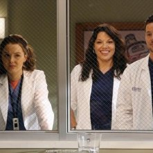 Grey's Anatomy: Camilla Luddington, Sara Ramirez e Justin Chambers nell'episodio The End is the Beginning is the End, della nona stagione