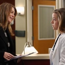 Grey's Anatomy: Ellen Pompeo e Tina Majorino nell'episodio The End is the Beginning is the End, della nona stagione