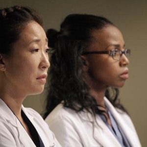 Grey's Anatomy: Sandra Oh e Jerrika Hinton nell'episodio I Was Made for Lovin' You, della nona stagione