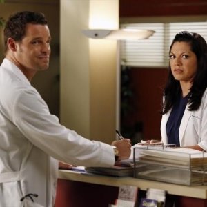 Grey's Anatomy: Sara Ramirez con Justin Chambers nell'episodio I Was Made for Lovin' You, della nona stagione