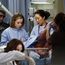 Grey's Anatomy: Tina Majorino e Sandra Oh in una scena dell'episodio Thigns We Said Today, della nona stagione