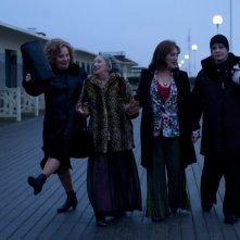 Carmen Maura, Dominique Lavanant, Françoise Bertin e Bernadette Lafont in 'Paulette'