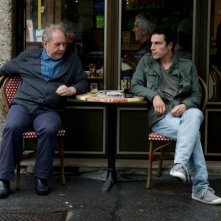 Pauvre Richard: Jackie Berroyer con Yacine Belhousse in una scena della commedia francese