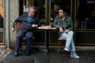 Pauvre Richard: Jackie Berroyer con Yacine Belhousse in una scena della commedia francese