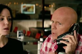 Teaser Trailer - Red 2