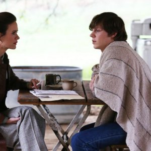American Horror Story - Asylum, episodio finale: Sarah Paulson ed Evan Peters in 'Madness Ends'