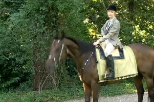 Clip 'Montare un cavallo' - Il principe abusivo