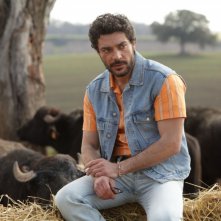 Il clan dei camorristi: Giuseppe Zeno in una scena della fiction Mediaset