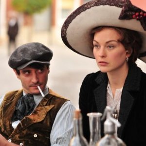 Ignacio Mateos in La banda picasso con Raphaëlle Agogué