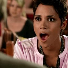 Halle Berry in una scena di Comic Movie