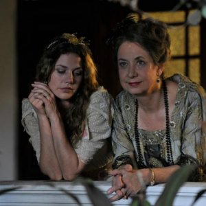 Die Männer der Emden: Verena Plangger e Felicitas Wol in una scena