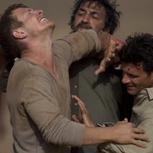 Intersections: Charlie Bewley, Moussa Maaskri, Frank Grillo in una scena