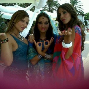 Da sinistra: Valentina Riccio , Alessandra Cavallo, Guendalina Tavassi in Operazione Vacanze