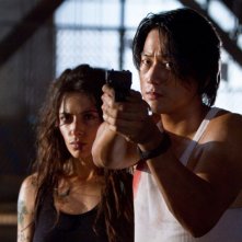 Jimmy Bobo - Bullet to the Head: Sarah Shahi con Sung Kang