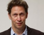 Tim Blake Nelson sarà il padre di Bukowski