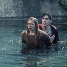 Warm Bodies: Nicholas Hoult con Teresa Palmer sono R e Julie, i protagonisti del film
