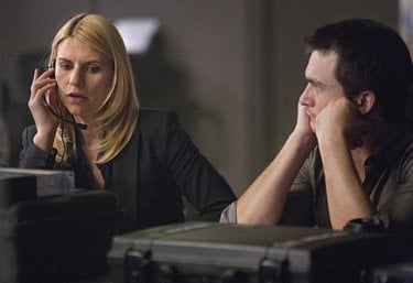 Homeland: Claire Danes e Rupert Friend in una scena dell'episodio New Car Smell