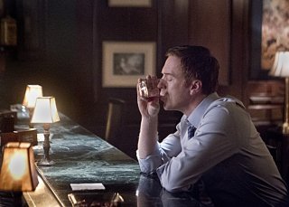 Homeland: Damian Lewis nell'episodio New Car Smell