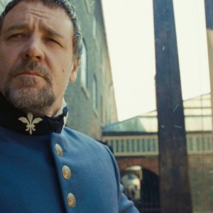 Les Misérables: Oscar Russell Crowe in una scena del film di Tom Hooper