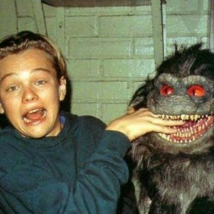 Leonardo DiCaprio scherza sul set di Critters 3, nel 1991