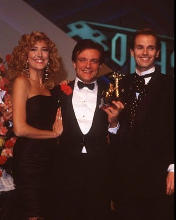 Sanremo 1989 - Massimo Ranieri tra Gabriella Carlucci e Miguel Bosè