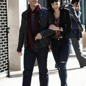 Don't Trust the Bitch in Apartment 23: Krysten Ritter e James Van Der Beek nel pilot della serie