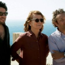 Eric Caravaca e Michaël Abiteboul in Tu honoreras ta mère et ta mère con Nicole Garcia