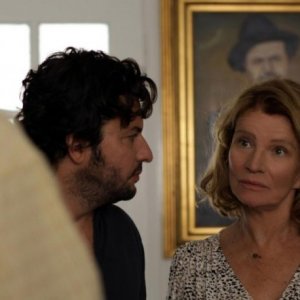 Eric Caravaca in Tu honoreras ta mère et ta mère con Nicole Garcia