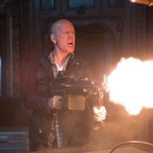 Bruce Willis in una scena d'azione di Die Hard - Un buongiorno per morire